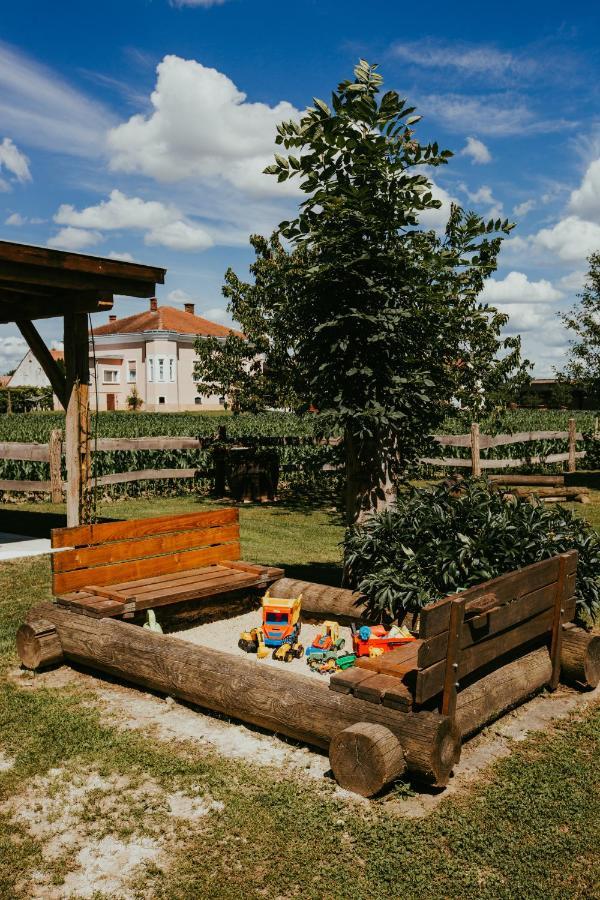 Luxury tent Treehouse Drevesna Hiska Strkovo Gnezdo Ranc Jures Ljutomer