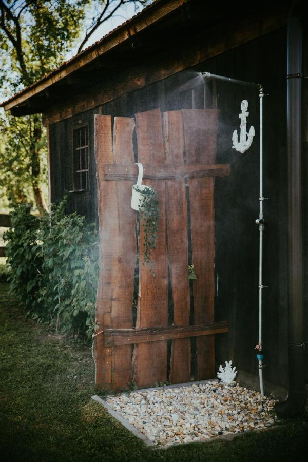 Treehouse Drevesna Hiska Strkovo Gnezdo Ranc Jures Luxury tent Ljutomer