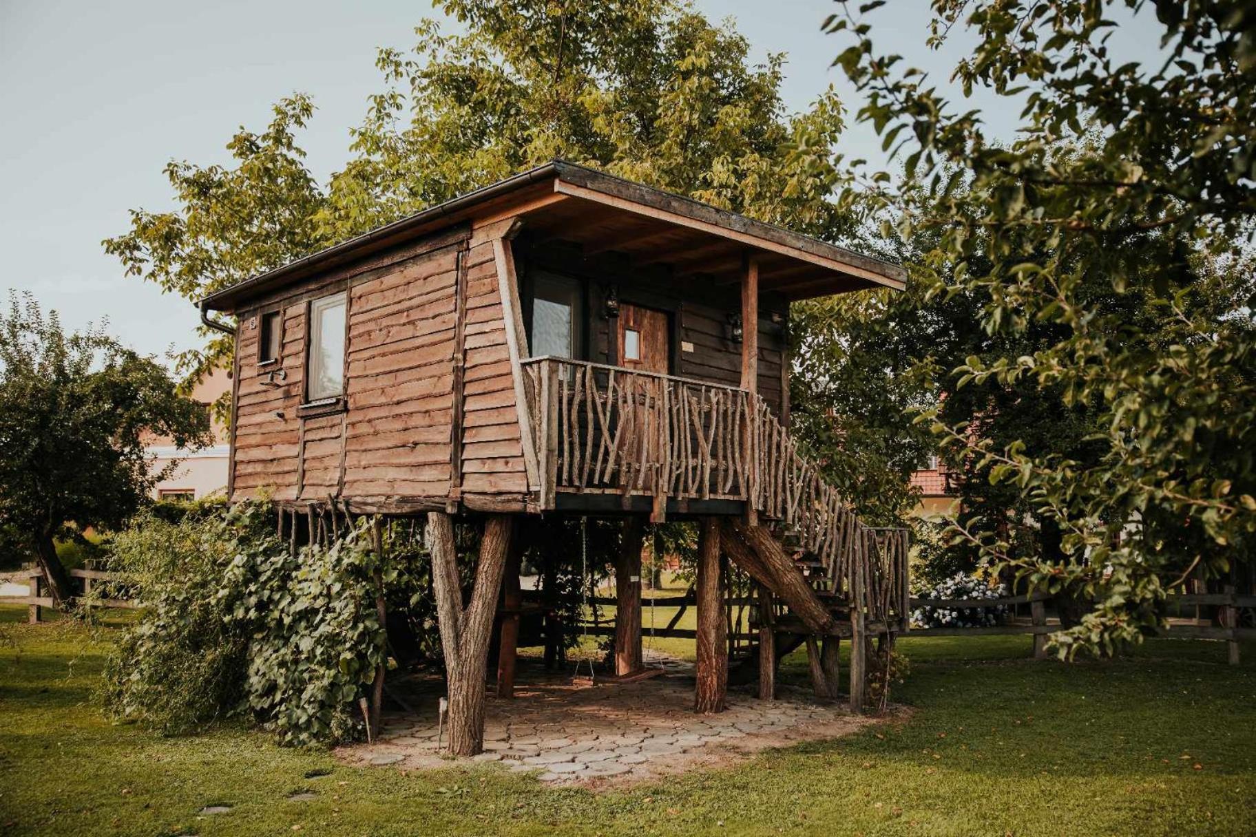 Luxury tent Treehouse Drevesna Hiska Strkovo Gnezdo Ranc Jures Ljutomer